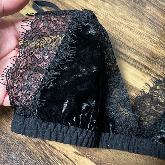 Hanky Panky Black LUXE PANNE VELVET Bralette - Picture 8 of 10